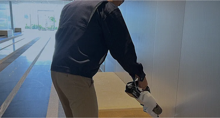 フロアの床やトイレ、照明・空調・天井・外壁・窓ガラス・屋上などビルの清掃業務を承っています。